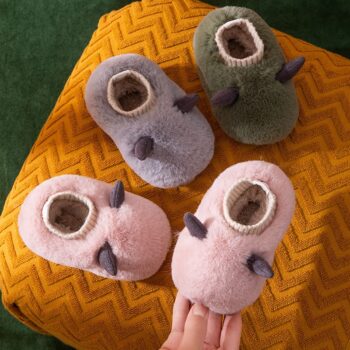 Chaussons en fourrure à cornes pour bébé