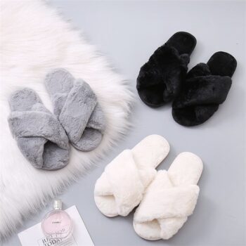 Chaussons sandales croisées en fausse fourrure pour femmes