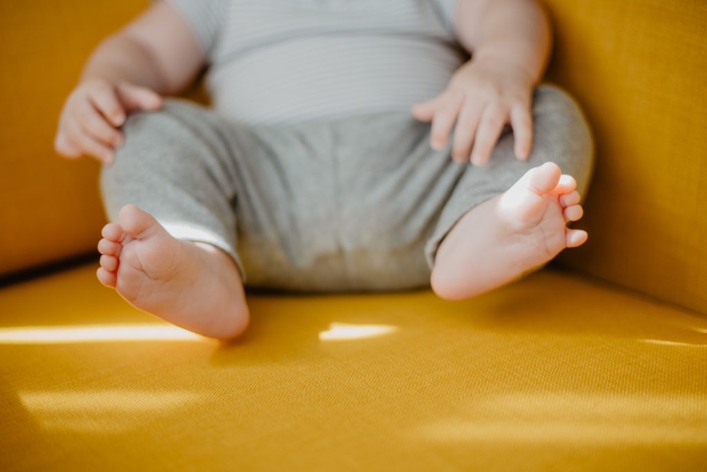 Chausson bébé idéal :10 erreurs à éviter pour bien chausser mon bébé. L'univers de la pantoufle pexels emma bauso 2253878 1