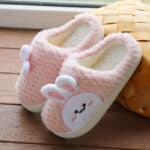 Chaussons tricot rose d'intérieur en forme de lapin pour filles, avec les oreilles qui sortent du chausson, avec semelle blanche