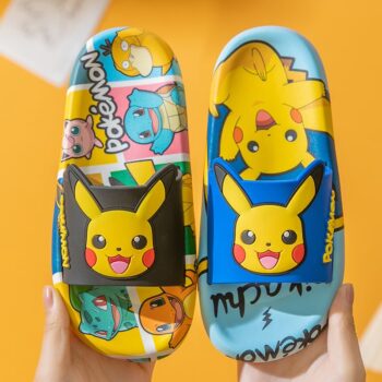 Chausson Pokémon avec Pikachu tongs, l'un bleue , l'autre noire