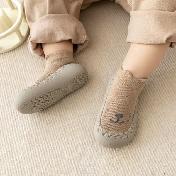 Chaussettes chaussons à semelle en caoutchouc souple pour bébé garçon et fille 58539 hvyowy