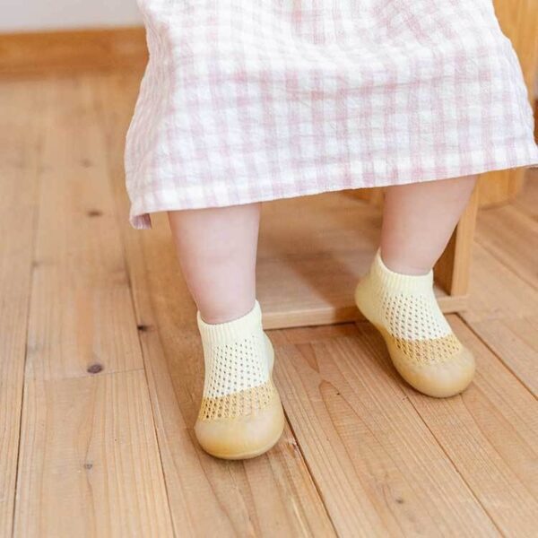 Chaussette chausson bébé garçon et fille beige en maille fine pour l'été 58742 jtwuzs