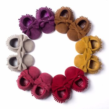 Chausson mocassins pour bébé fille en daim à franges et noeud